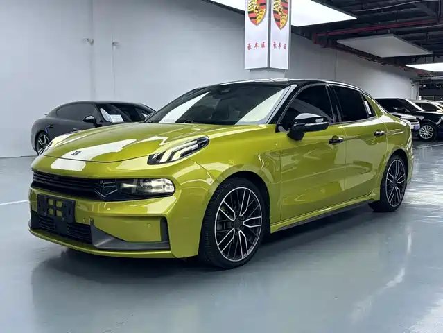 Lynk & Co 03