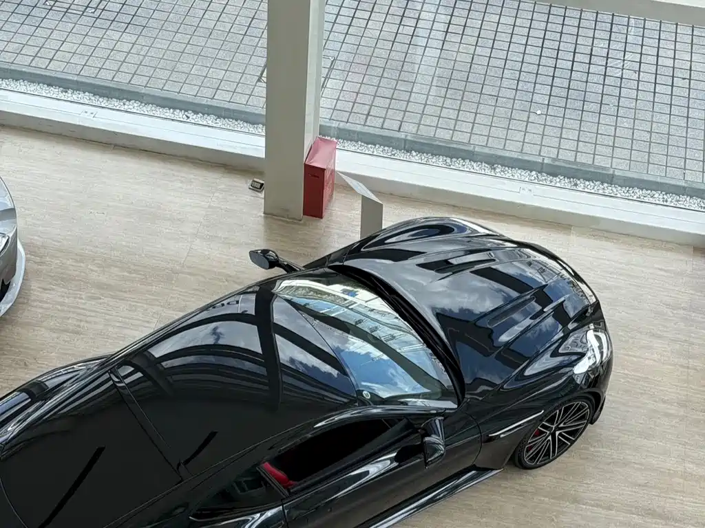 Aston Martin DB12 — миниатюра 5