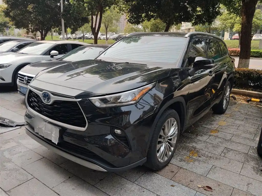 Toyota Highlander 2022 2.5L Luxury 7 мест