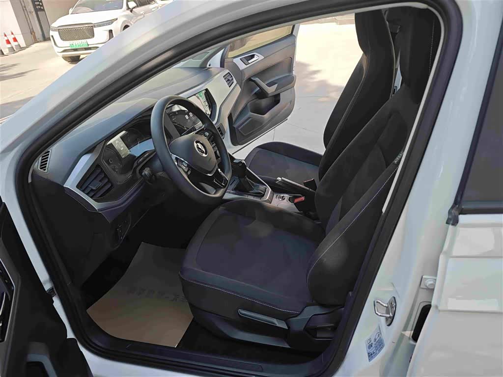 Volkswagen Polo 1.5 л 2022 г. Белый, пробег 33000 км