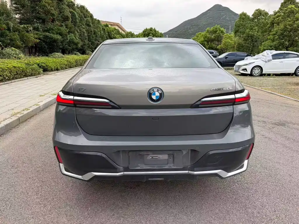 BMW i7 — миниатюра 5