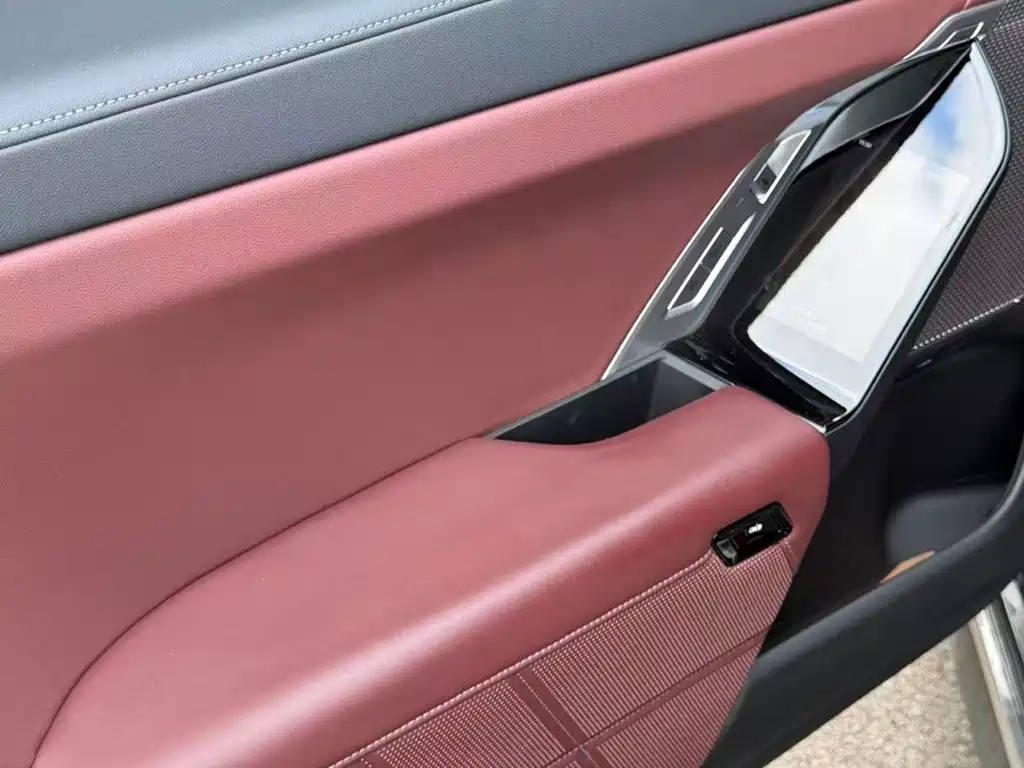 BMW i7 — миниатюра 8
