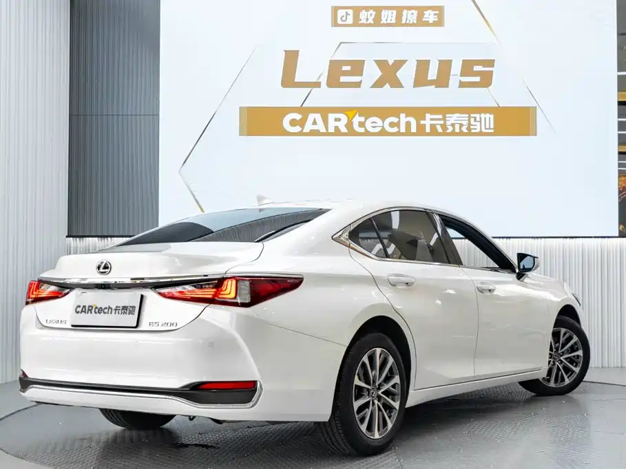 Lexus ES — миниатюра 7