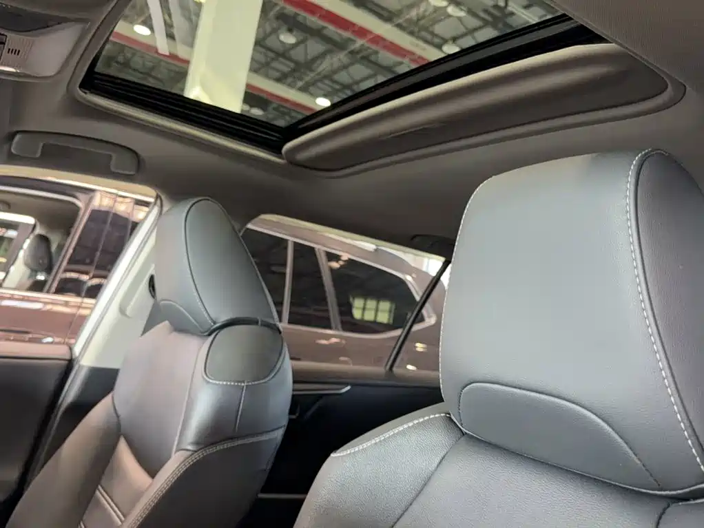 Toyota RAV4 — миниатюра 11