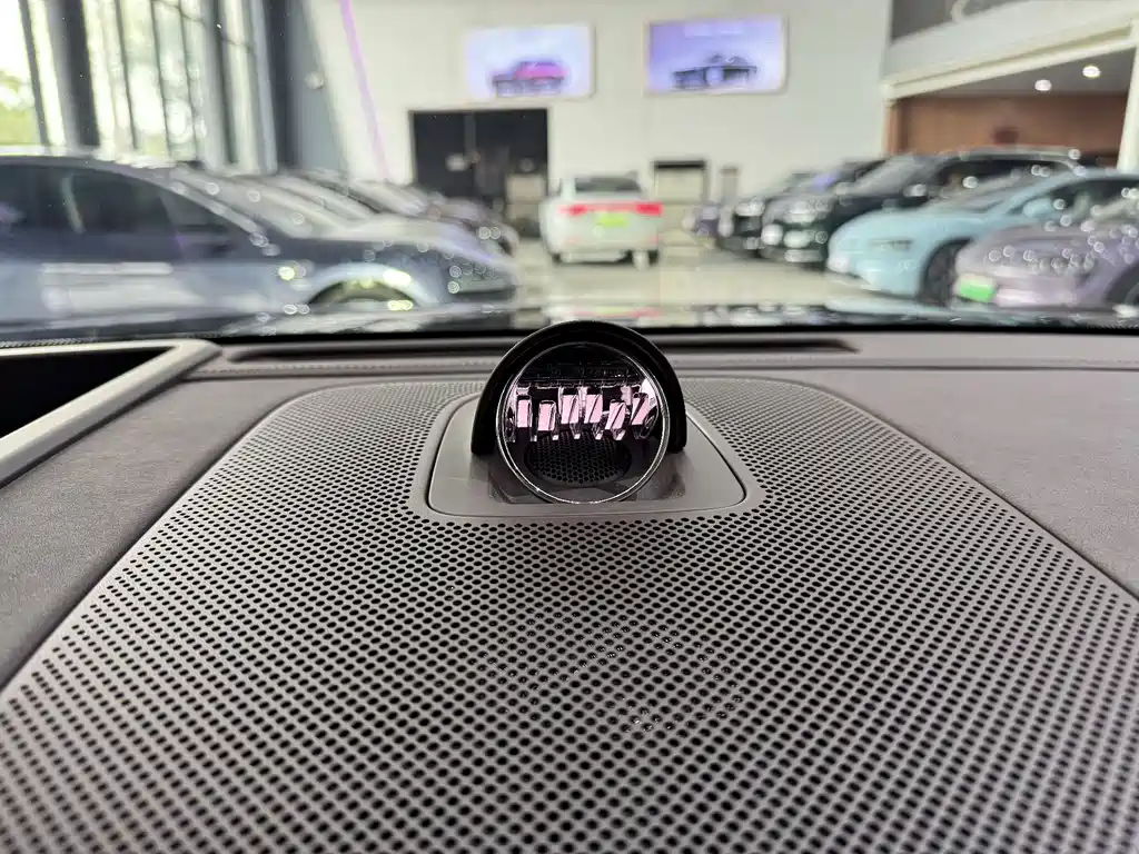 AITO ASK THE WORLD M9