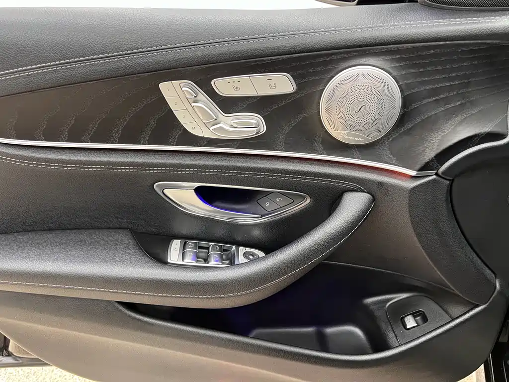 Mercedes-Benz E-Class — миниатюра 13