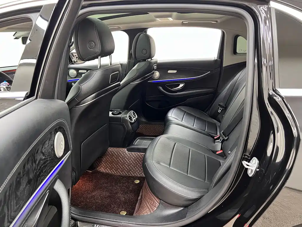 Mercedes-Benz E-Class — миниатюра 18