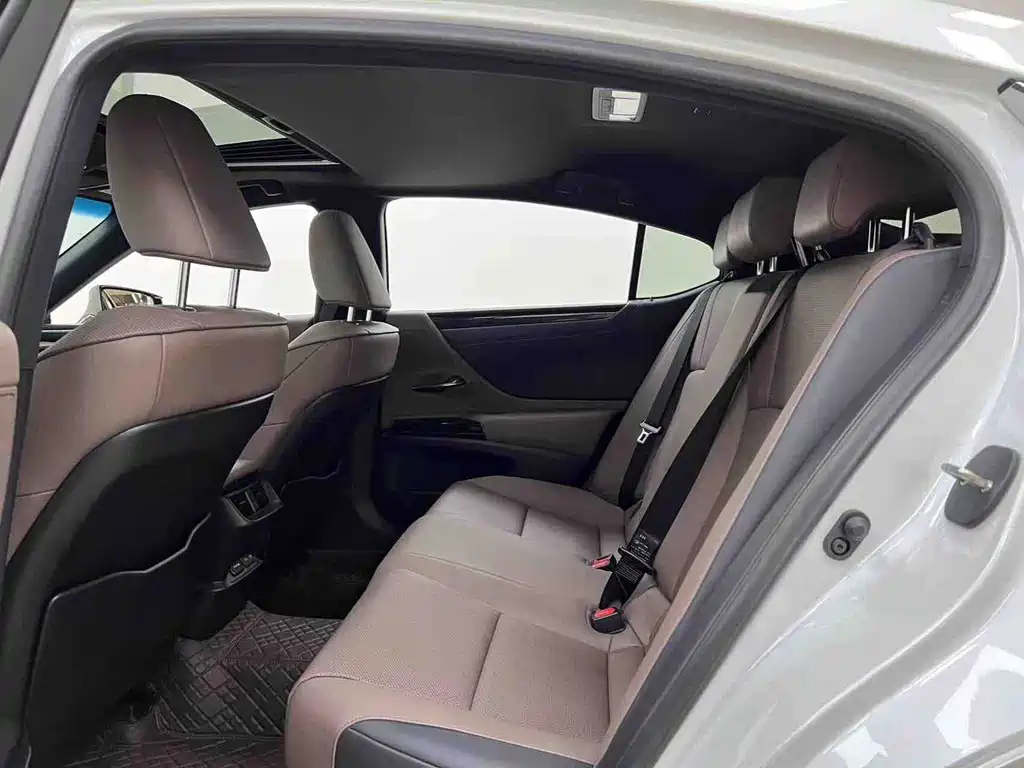 Lexus ES — миниатюра 12