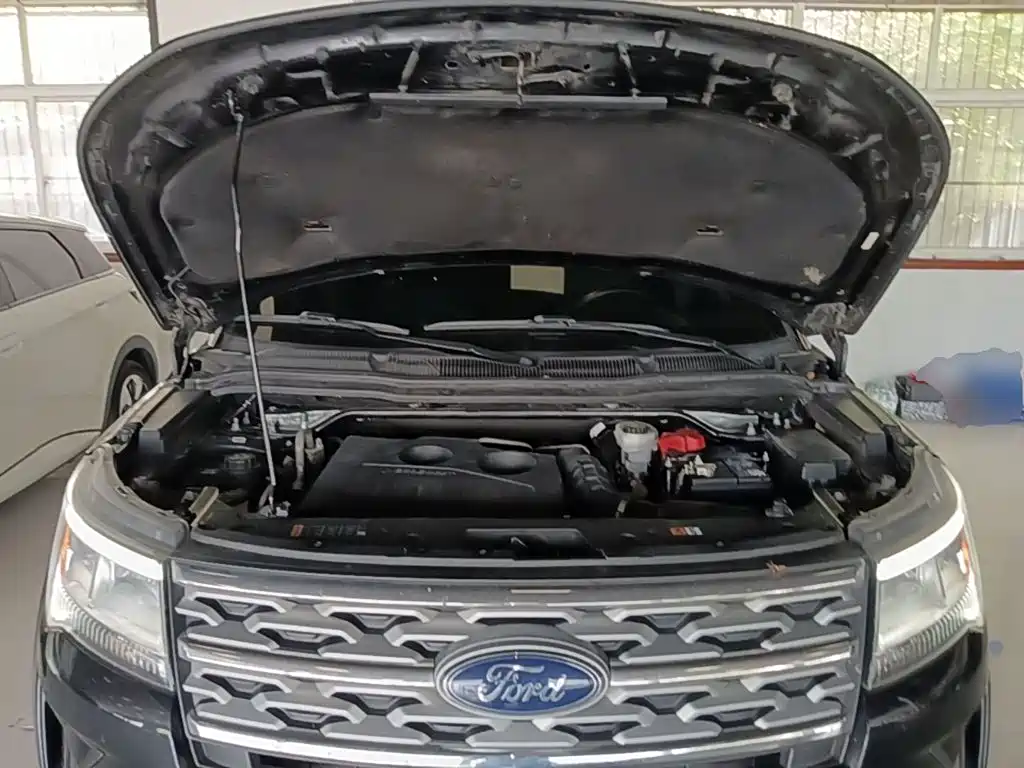 Ford Explorer (Import) — миниатюра 20