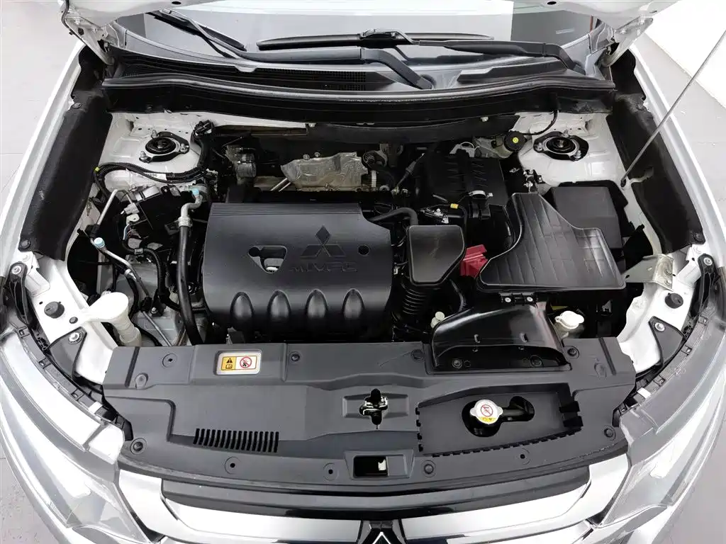 Mitsubishi Outlander 2018 2.4L Luxury 7 мест