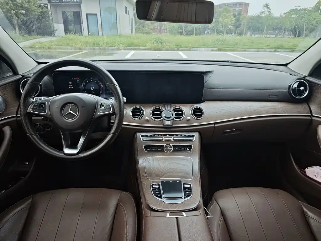 Mercedes-Benz E-Class — миниатюра 5