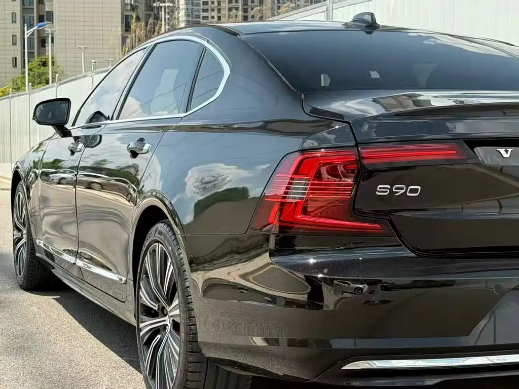 Volvo S90 2023 B5 Luxury