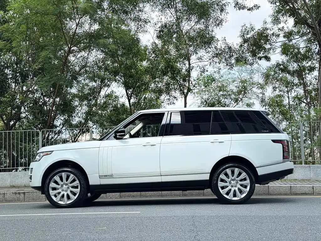Land Rover Range Rover — миниатюра 8