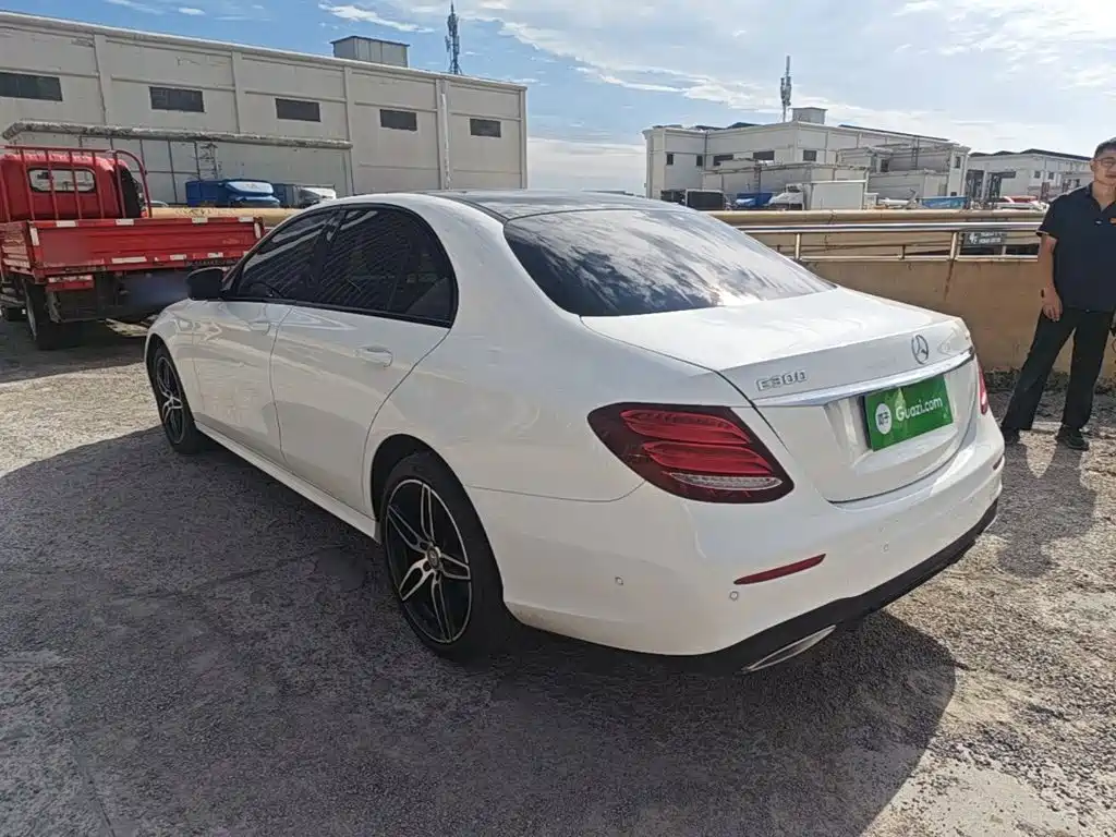 Mercedes-Benz E-Class — миниатюра 5