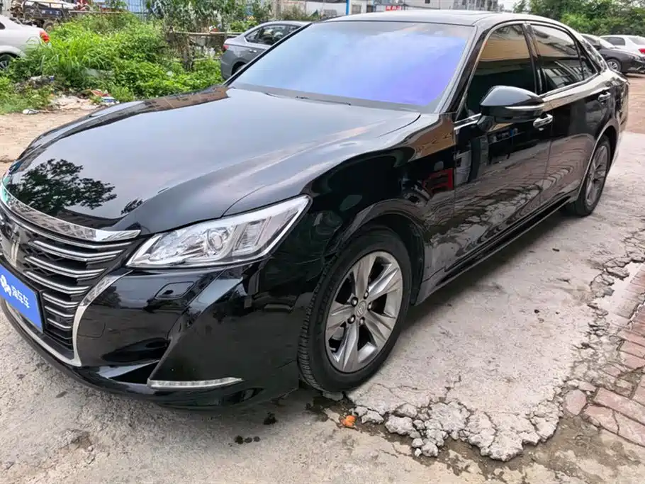 Toyota Crown 2016