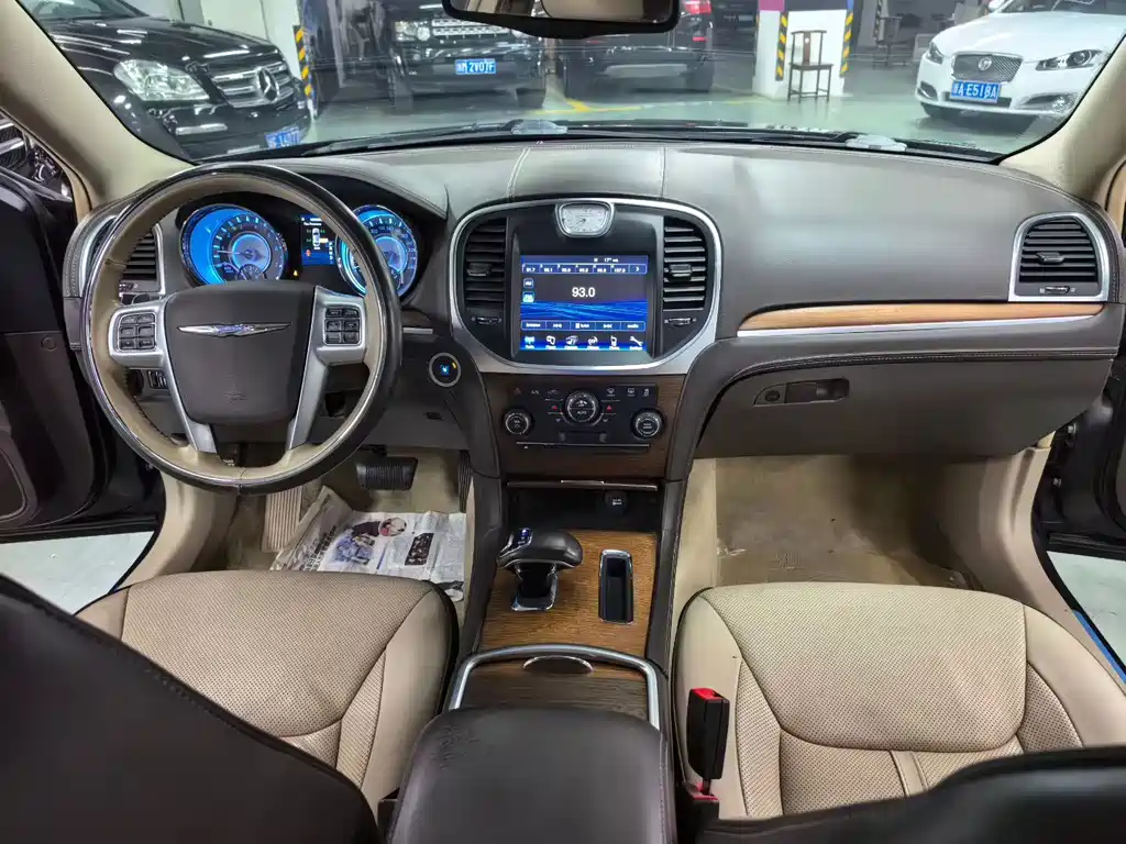 Chrysler 300C — миниатюра 8