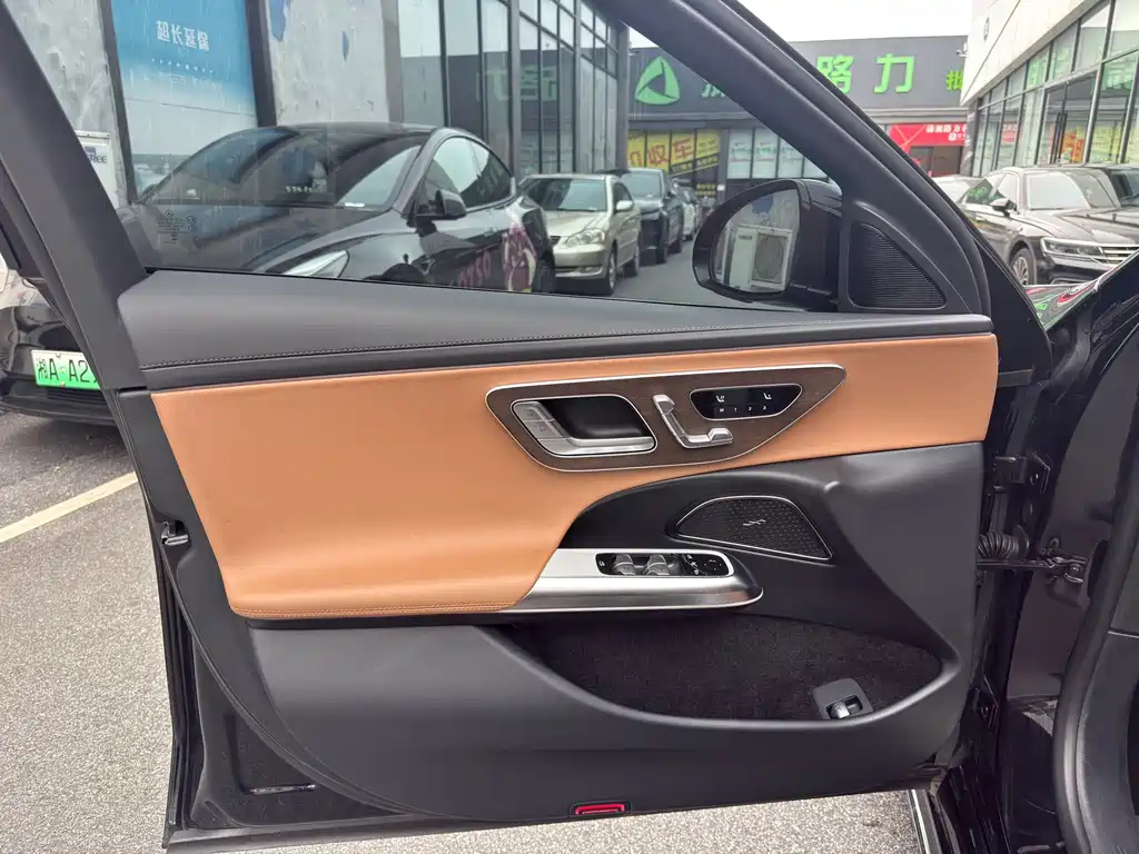 Mercedes-Benz E-Class — миниатюра 9