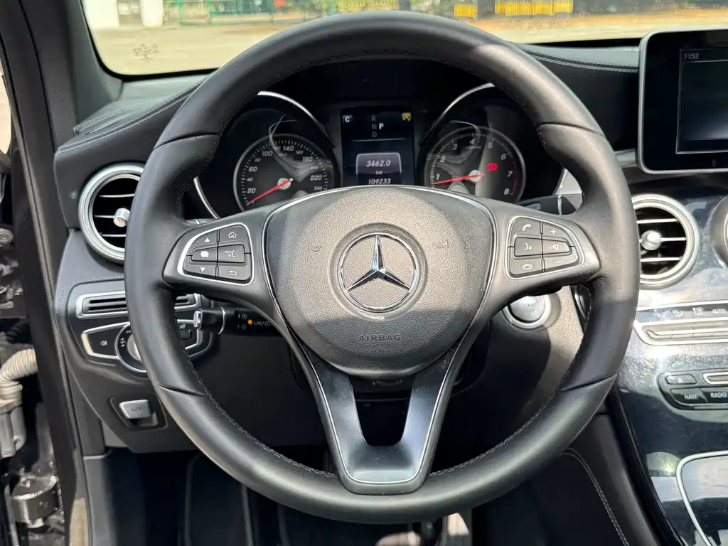MERCEDES-BENZ GLC