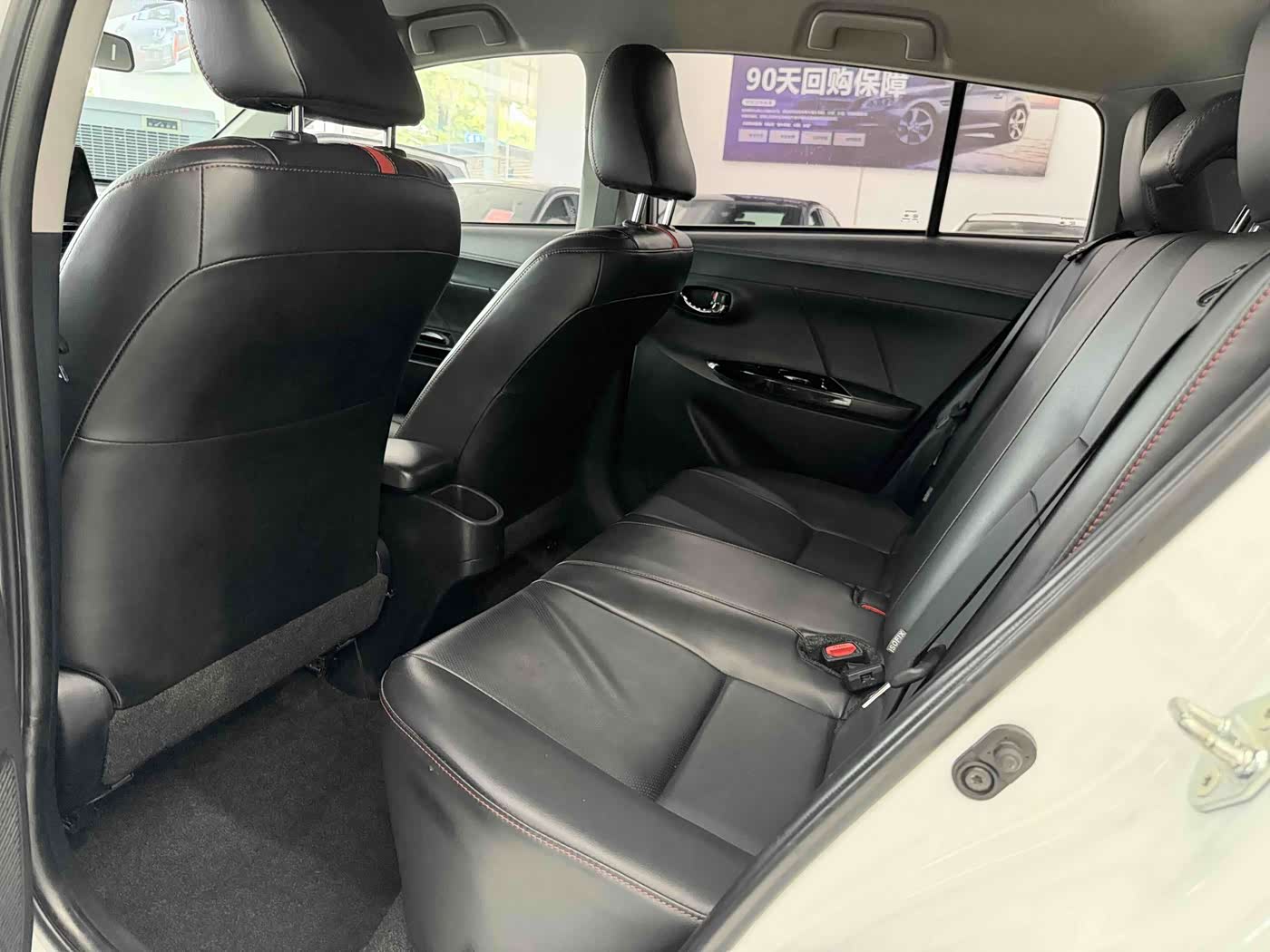 Toyota YARiS L Zhi Xuan 1.5 л 2022 г. Белый, пробег 22000 км