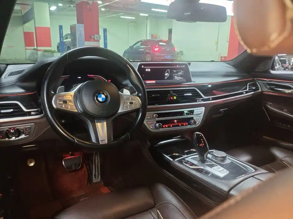 BMW 7 Series — миниатюра 3
