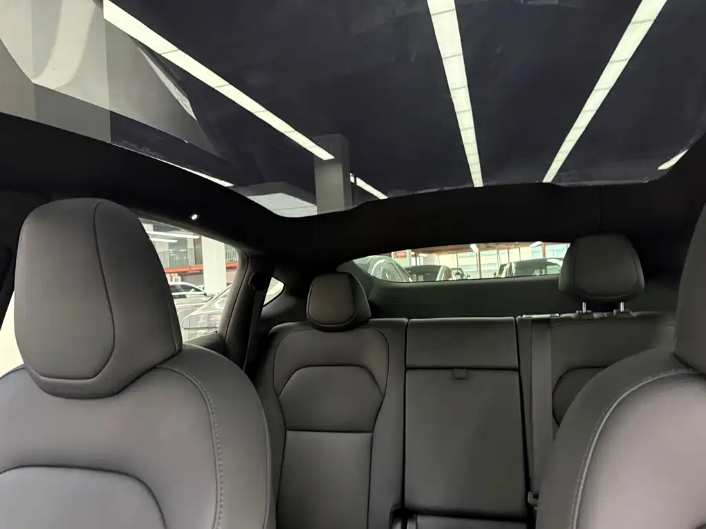 Tesla Model Y — миниатюра 8