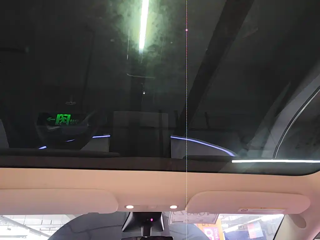 Tesla Model Y — миниатюра 18