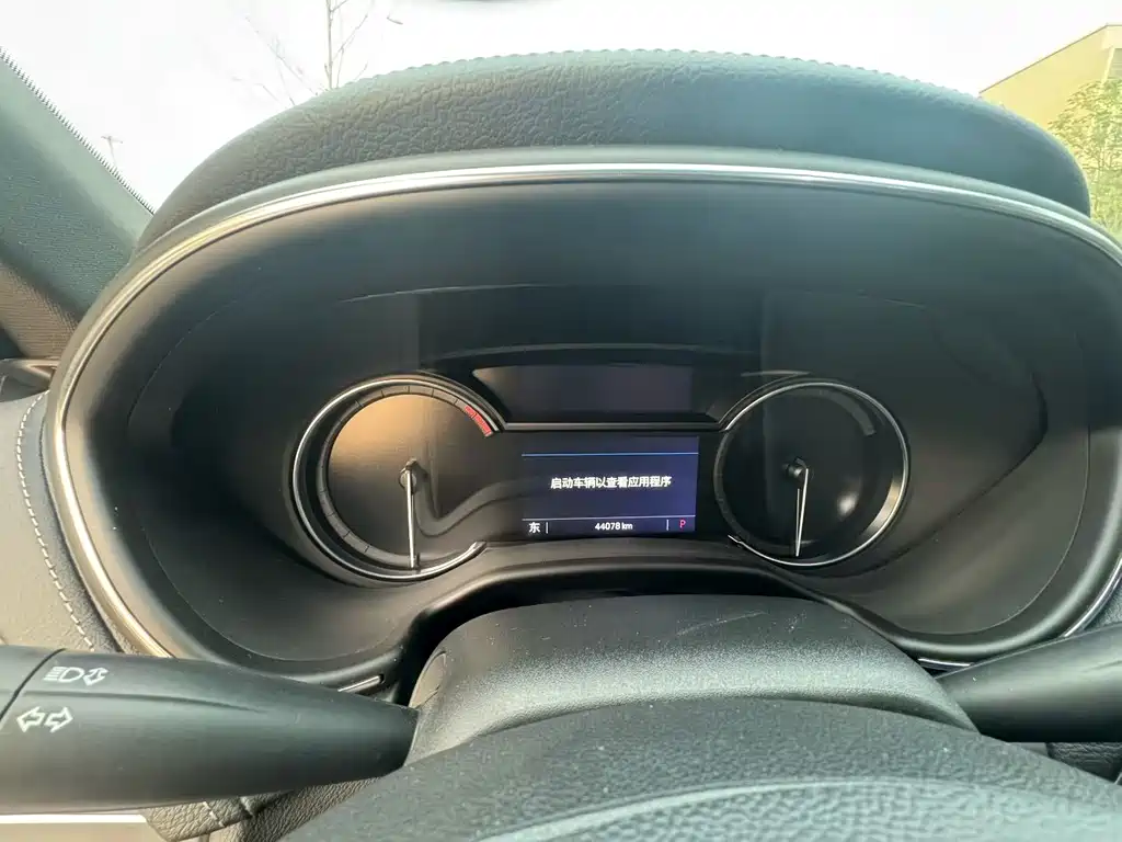 Cadillac CT5 - фото 8