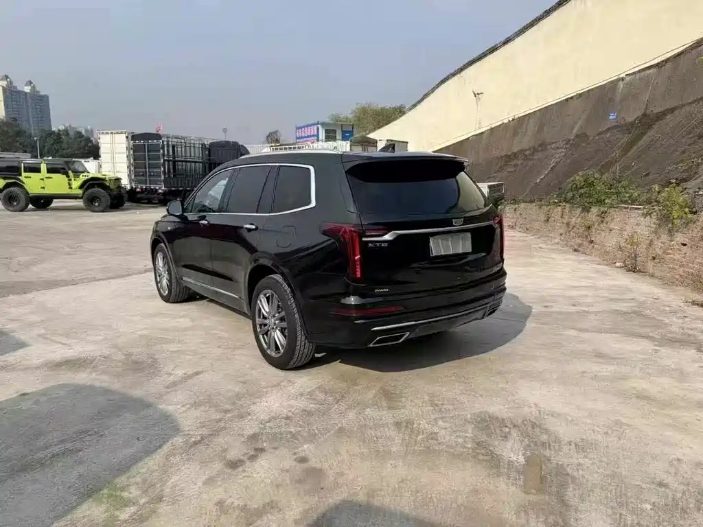 CADILLAC XT6
