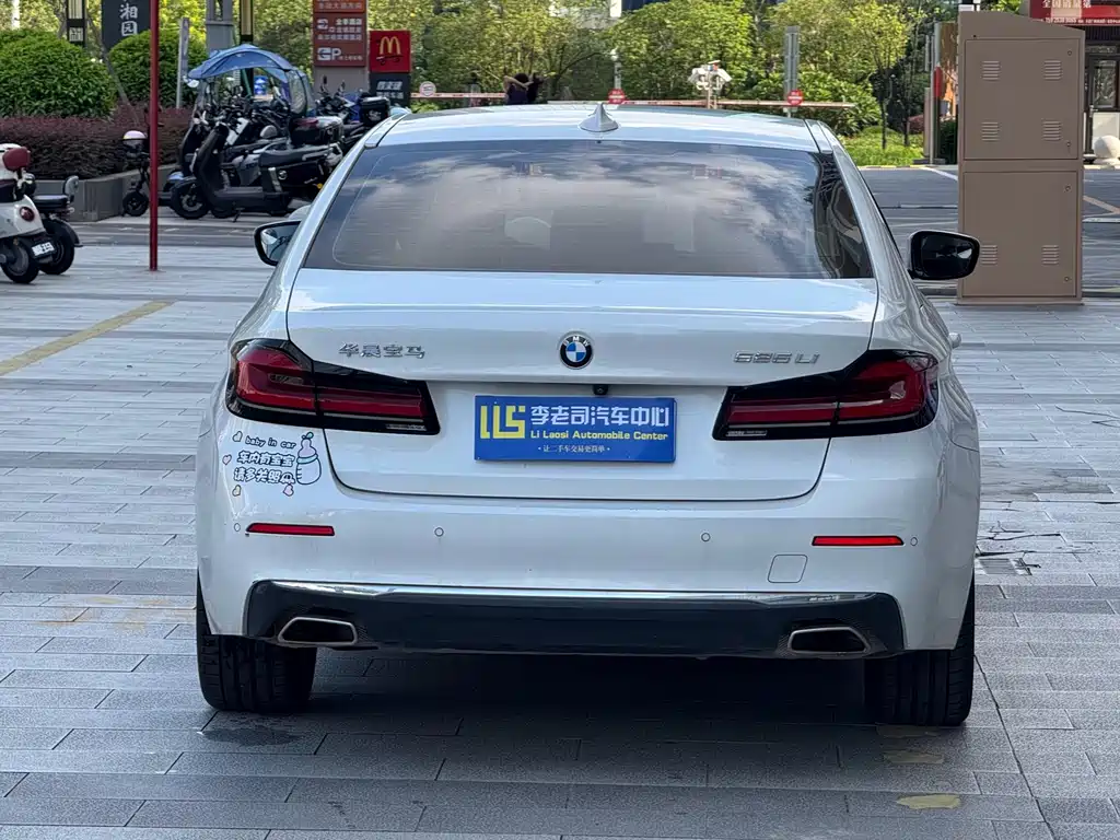 BMW 5 Series — миниатюра 4