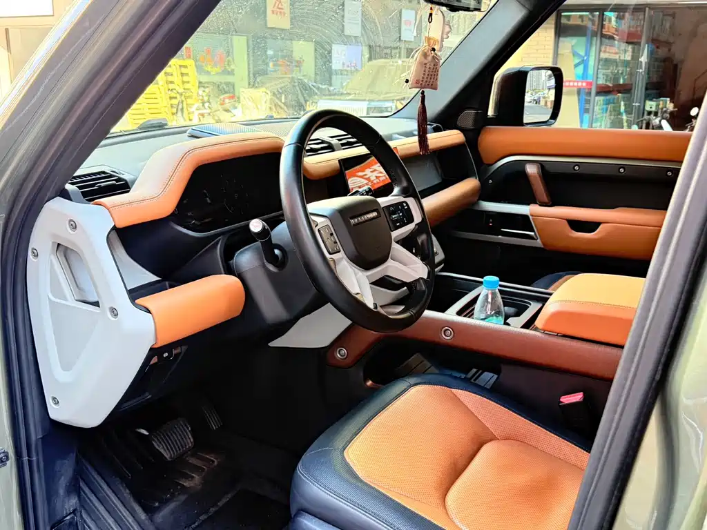 Land Rover Defender — миниатюра 4