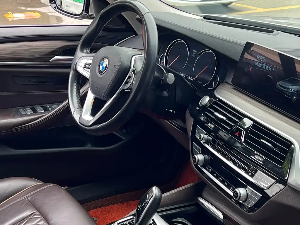 BMW 5 Series — миниатюра 9