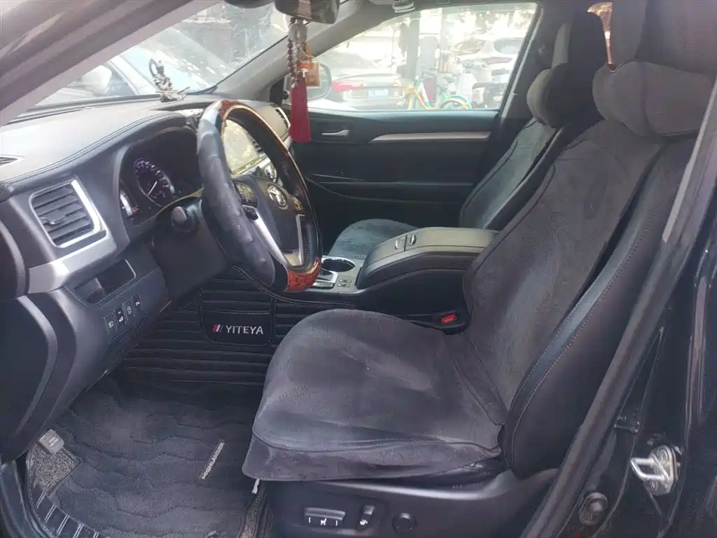 Toyota Highlander 2018 2.0T Luxury 7 мест V