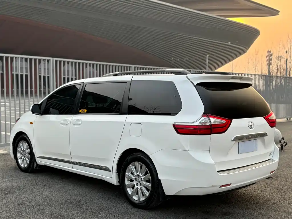 TOYOTA SIENNA