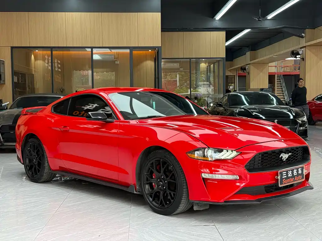 FORD MUSTANG