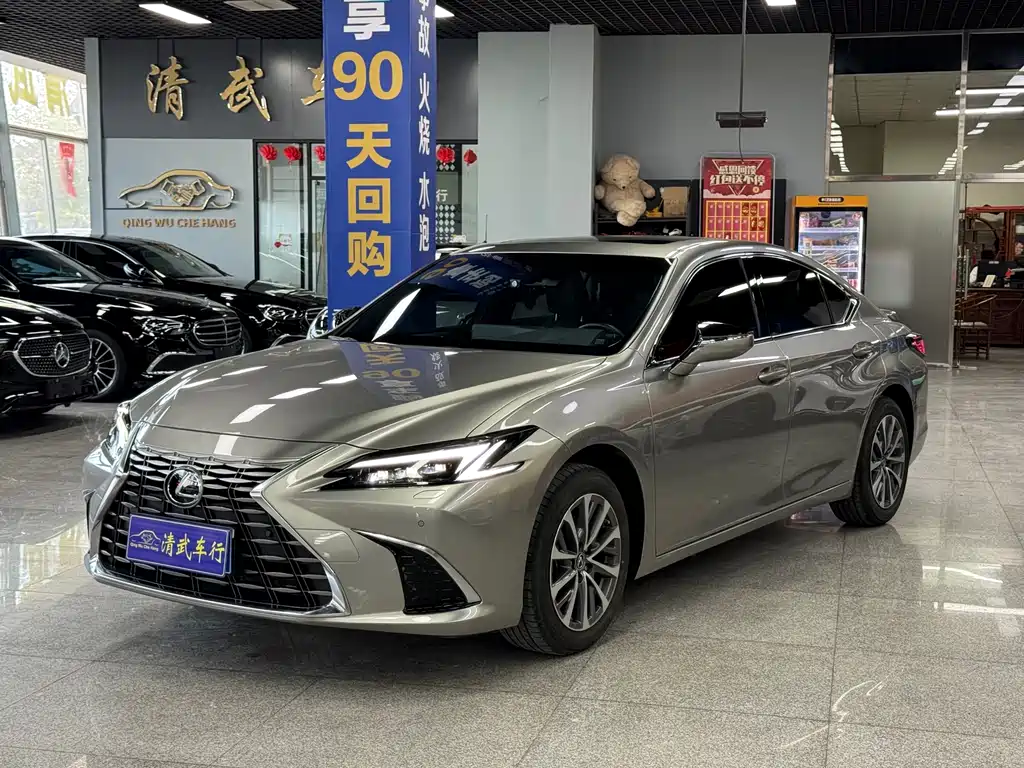 Lexus ES 2025