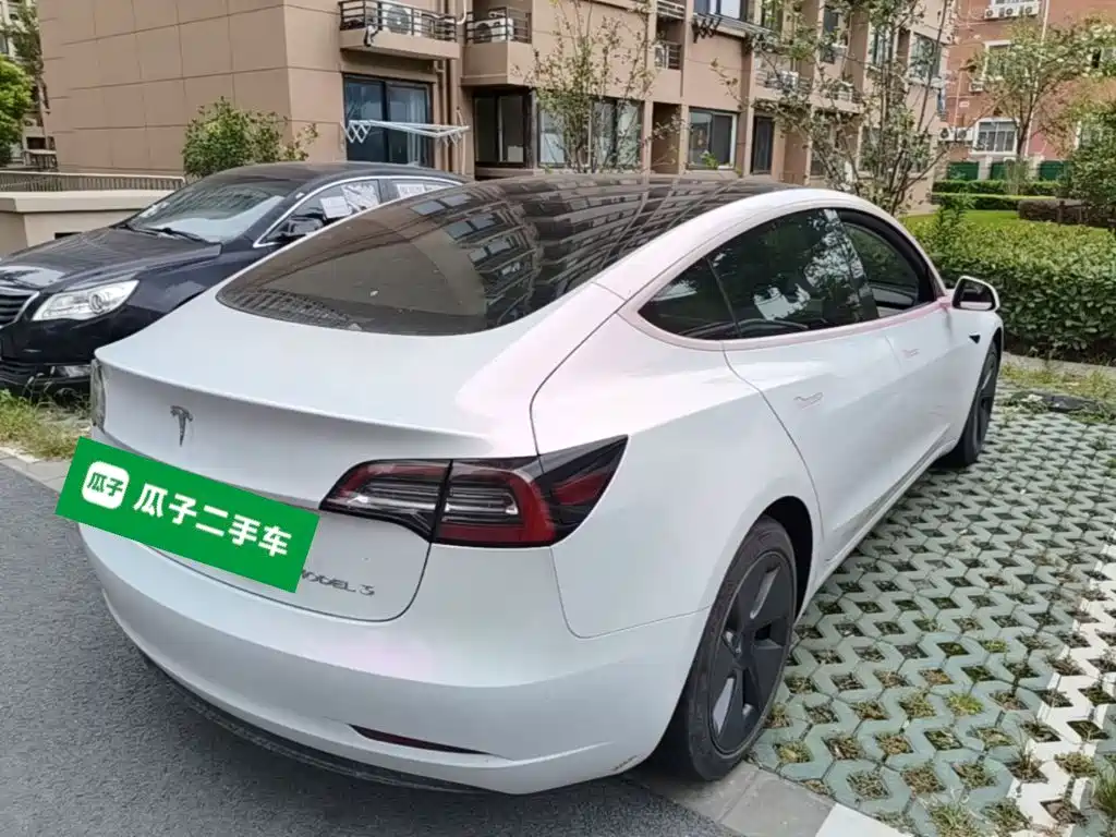 Tesla Model 3 — миниатюра 7
