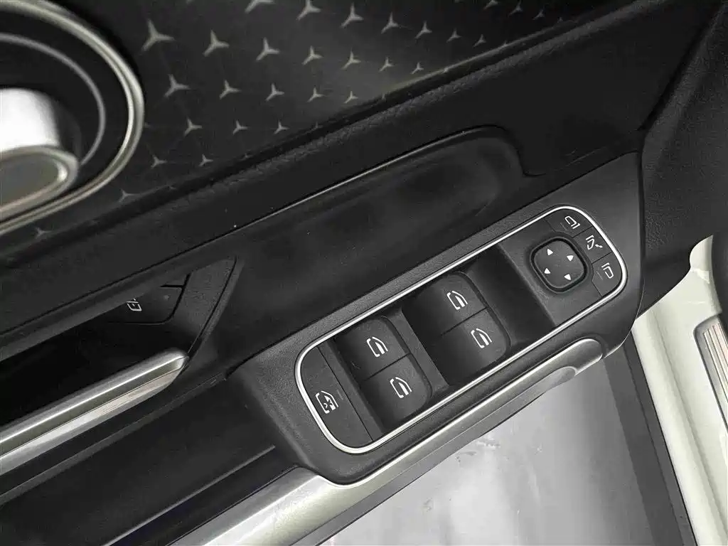 Mercedes-Benz GLB — миниатюра 26
