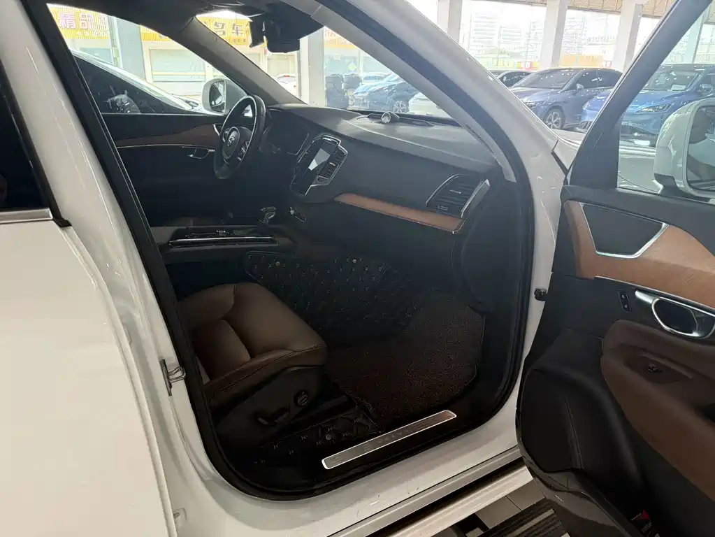 Volvo XC90 — миниатюра 5