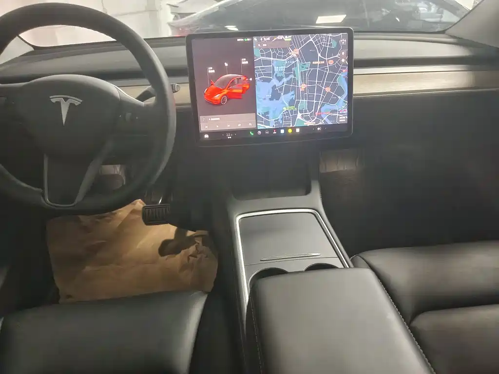 Tesla Model Y — миниатюра 7