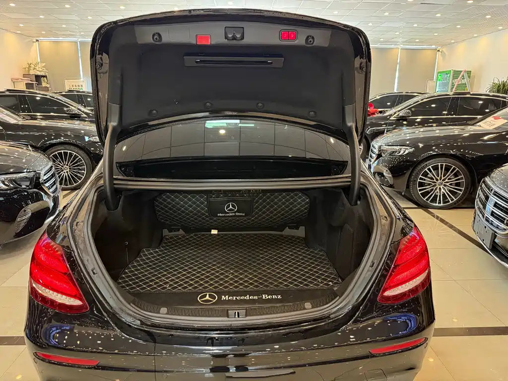 Mercedes-Benz E-Class — миниатюра 22