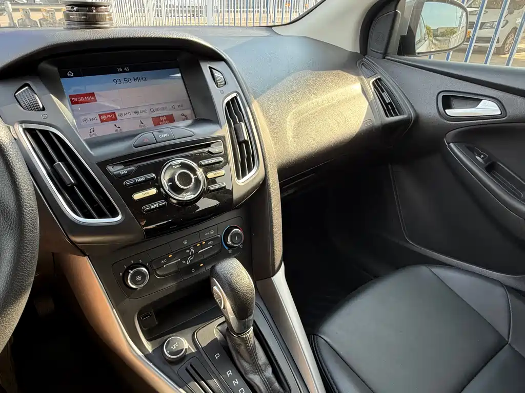 Ford Focus - фото 17