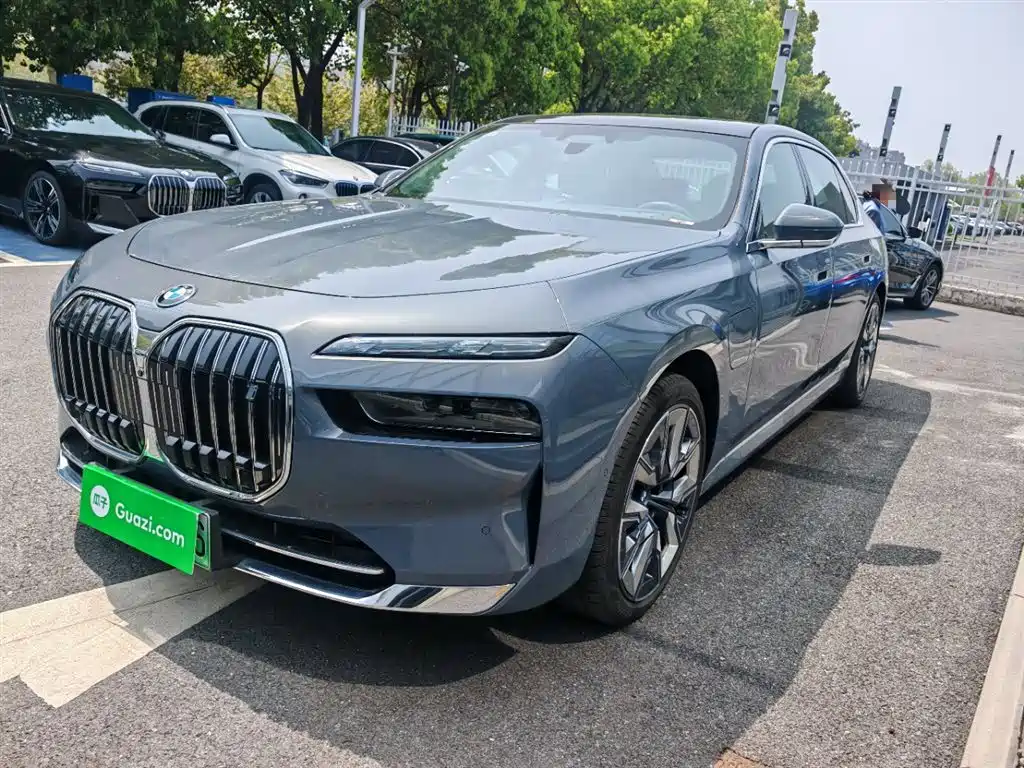 BMW i7 2024
