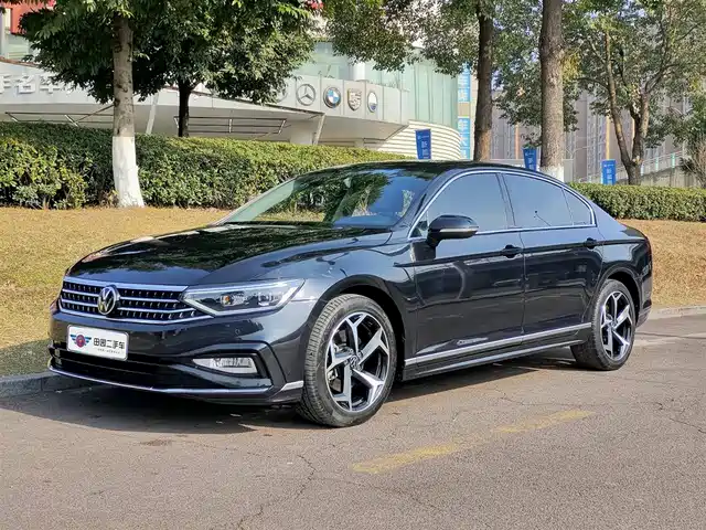 VOLKSWAGEN MAGOTAN 2023