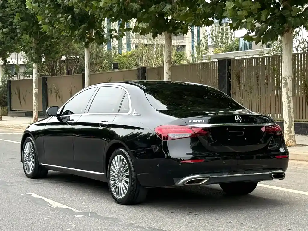 Mercedes-Benz E-Class — миниатюра 9