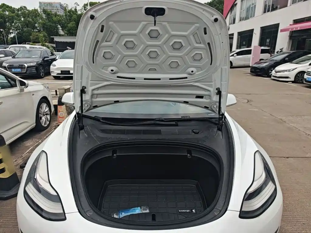 Tesla Model 3 — миниатюра 20