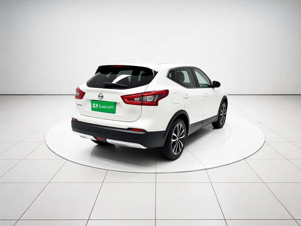 Nissan Qashqai 2.0 л 2023 г. Белый, пробег 22599 км