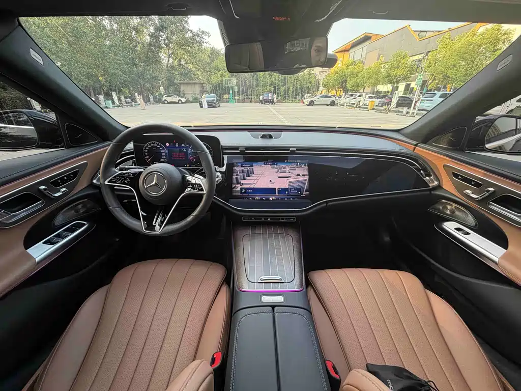 Mercedes-Benz E-Class — миниатюра 6