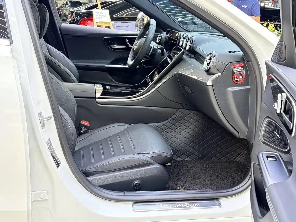 Mercedes-Benz C-Class — миниатюра 4