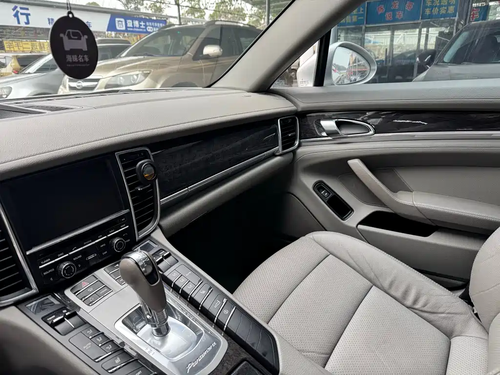 Porsche Panamera 2010 Panamera 4 3.6L