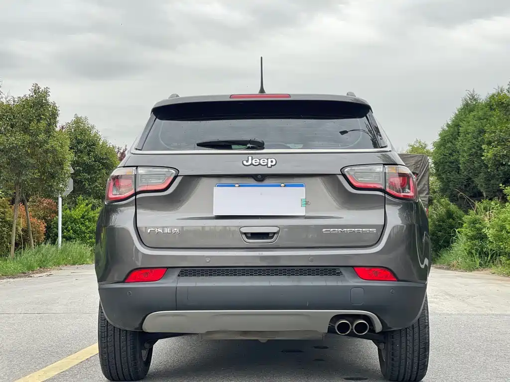 Jeep Compass - фото 6